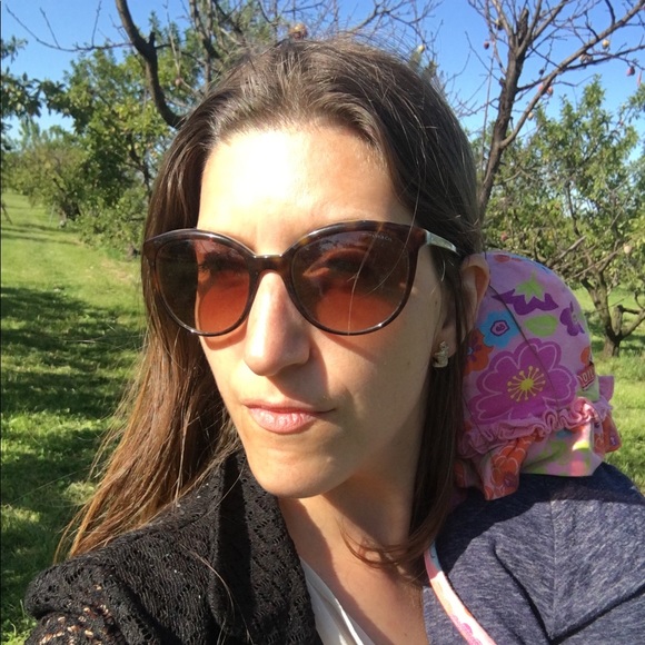 Meet your Posher, Raina - Picture 1 of 1